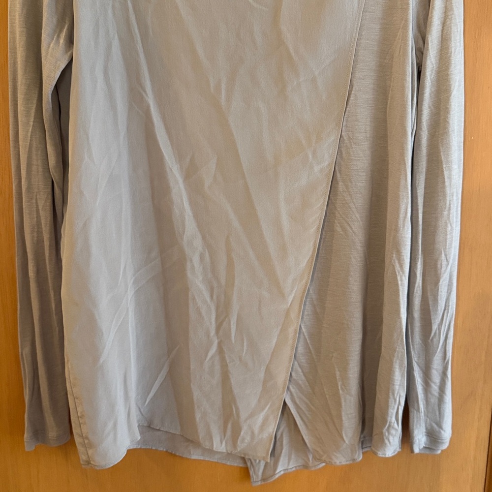Club Monaco Women’s Layered Crossover Top Silk Viscose Gray Size Small - Picture 3 of 10
